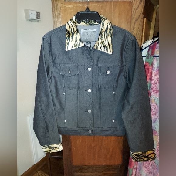 Guess Jacket black Med NWOT Animal print cuffs and collar - Picture 6 of 16